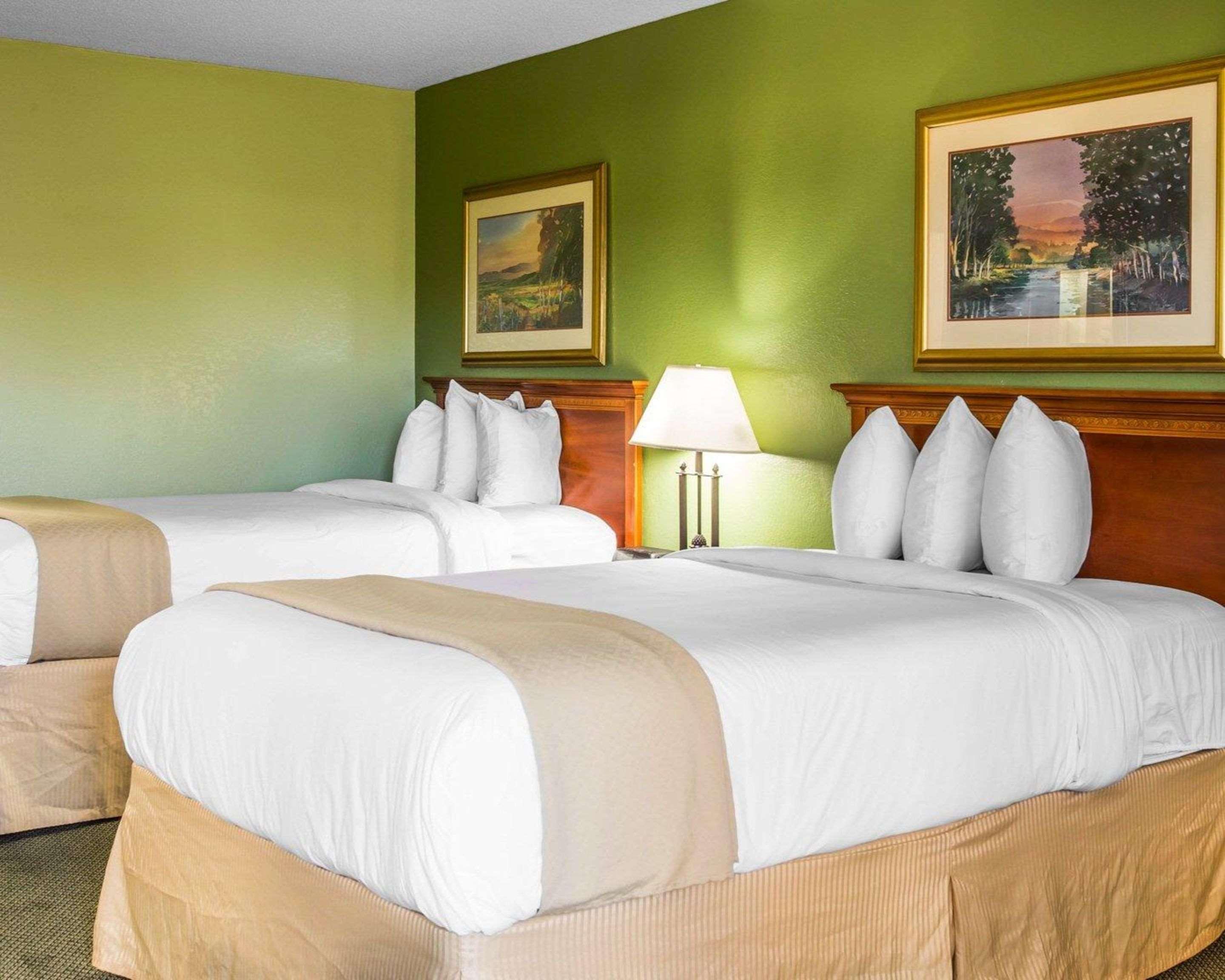 Quality Inn & Suites Уэйкросс Экстерьер фото